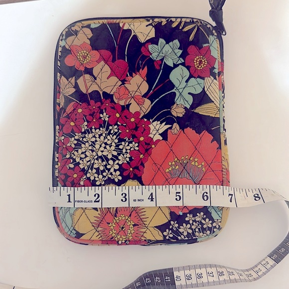 3/10$ Vera Bradley tablet sleeve - Picture 2 of 3